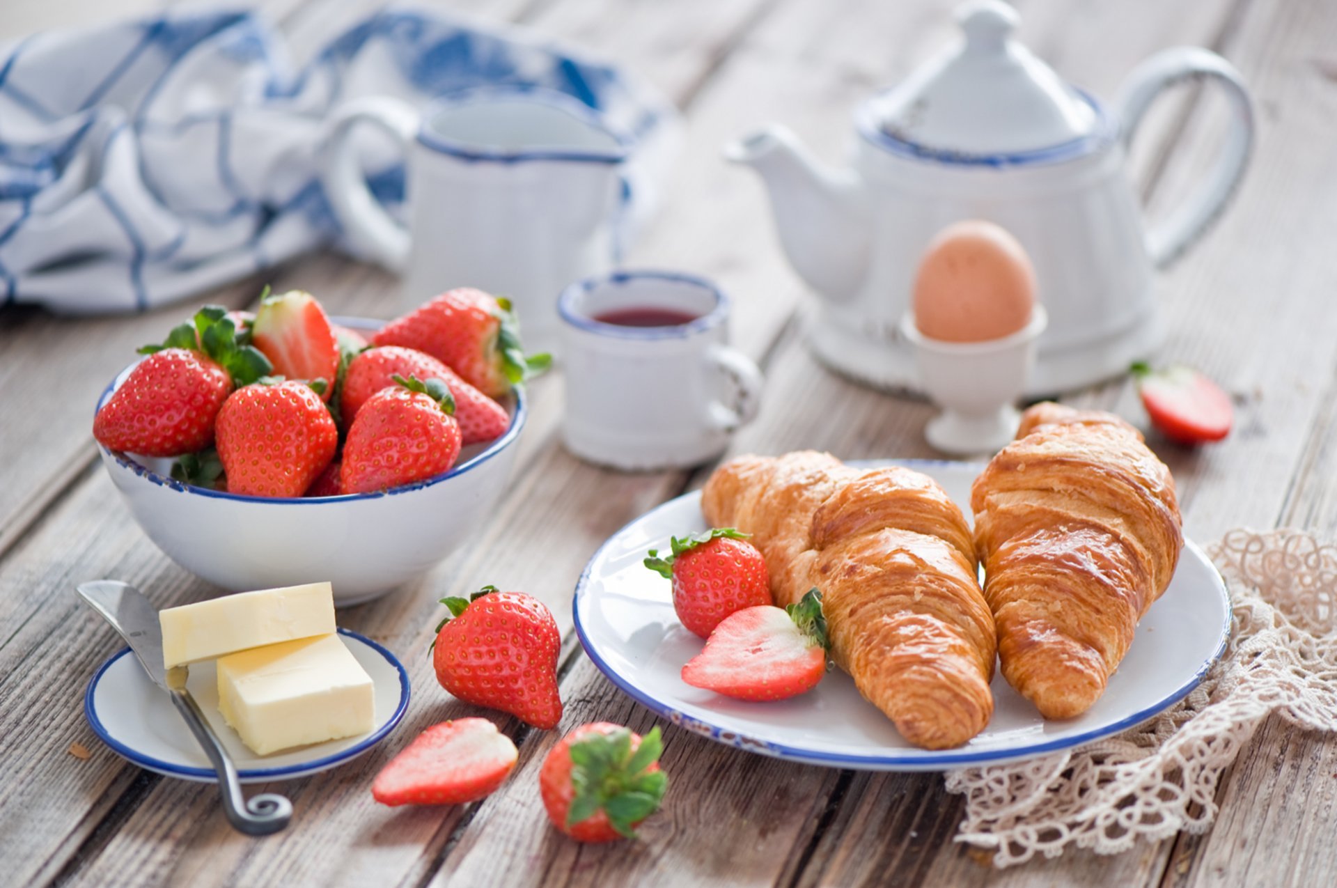 food-sweet-fruit-strawberry-food-sweet-fruits-strawberry-croissant-drink-tea-croissant-tea
